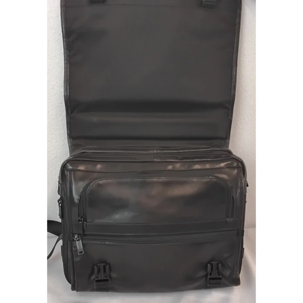 Tumi Messenger Bag Men's Leather Laptop Sleeve Commuter Bag Work Travel #Z5791